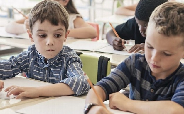 Padres denuncian la difusión de la ideología de género en las escuelas catalanas Padres denuncian la difusión de la ideología de género en las escuelas catalanas